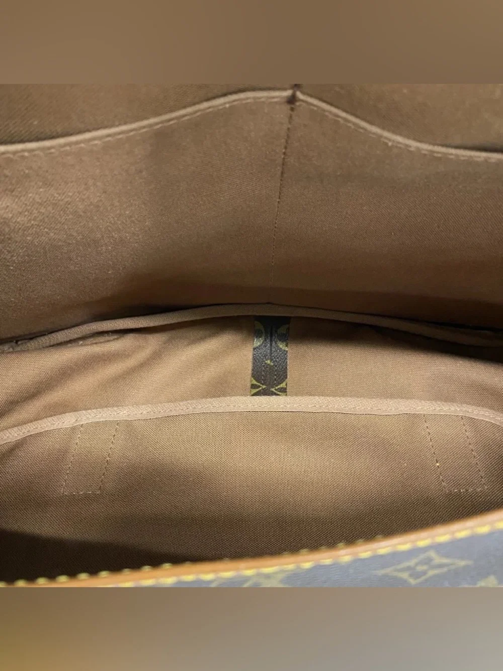 Authentic Louis Vuitton Saumur 43 large messenger crossbody bag